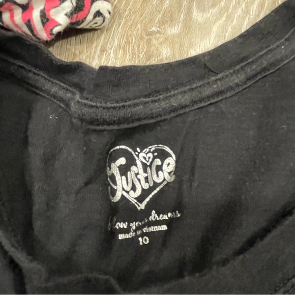 5/$20 JUSTICE T-Shirt + Abstract Graffiti Leggings - Girls Size 10 - Picture 3 of 6